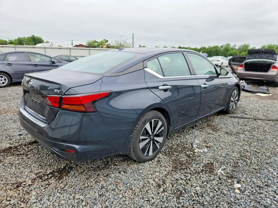 2022 NISSAN ALTIMA SV  