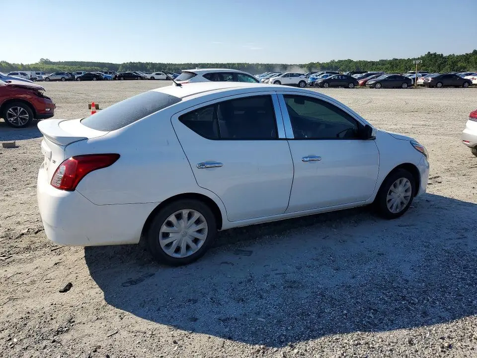 2019 NISSAN VERSA SV  