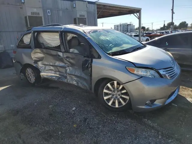 2013 TOYOTA SIENNA XLE  