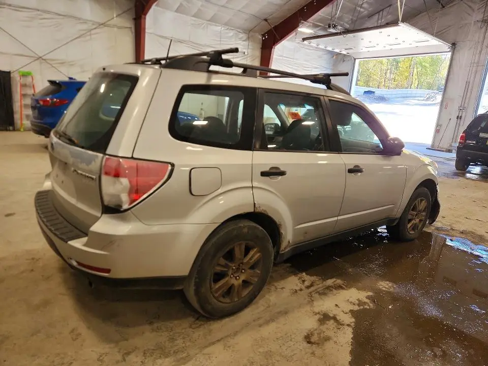 2010 SUBARU FORESTER XS  