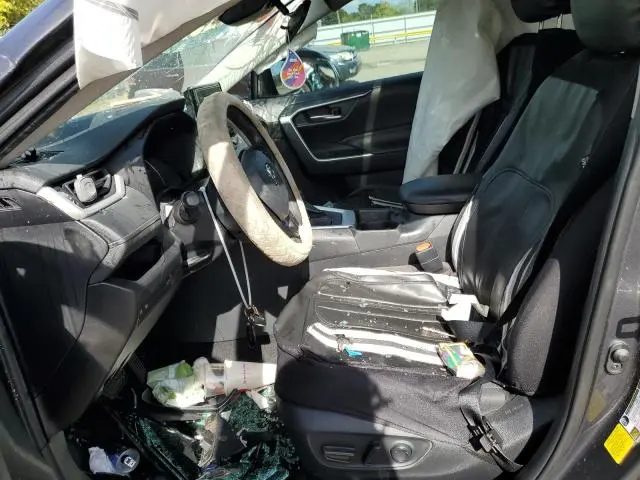 2020 TOYOTA RAV4 XLE  