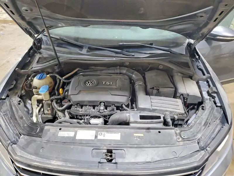 2016 VOLKSWAGEN PASSAT   