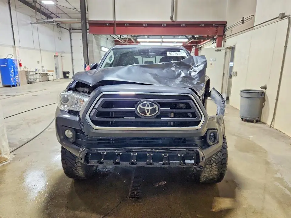2020 TOYOTA TACOMA SR5 V6  