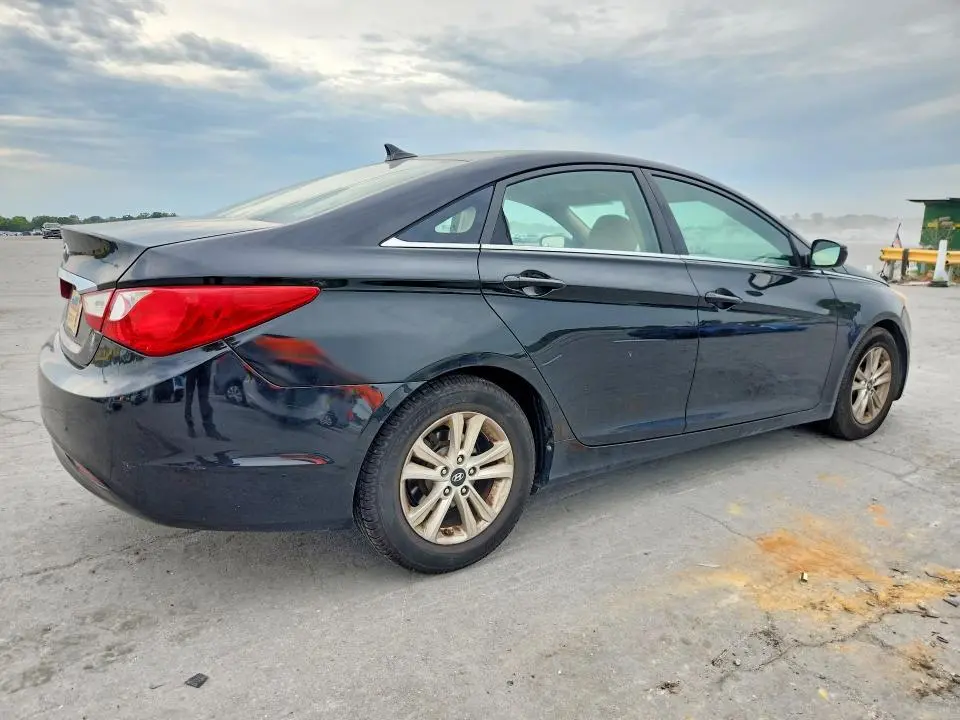 2011 HYUNDAI SONATA GLS  