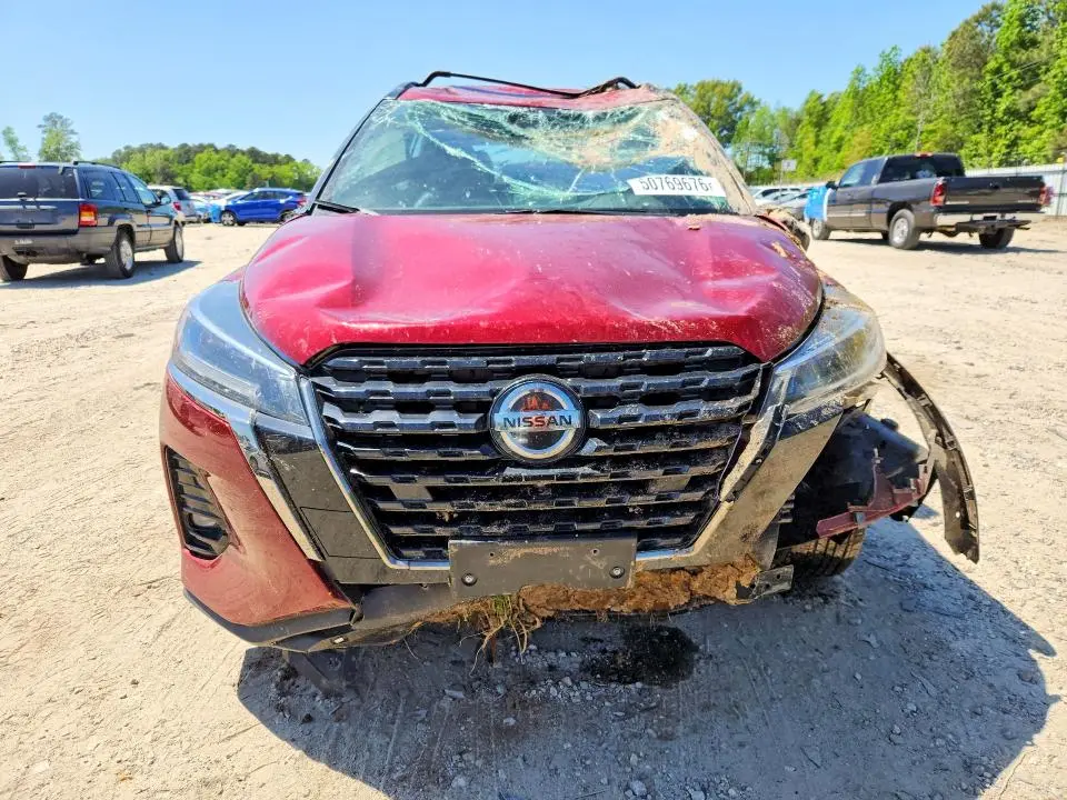 2021 NISSAN KICKS SR  