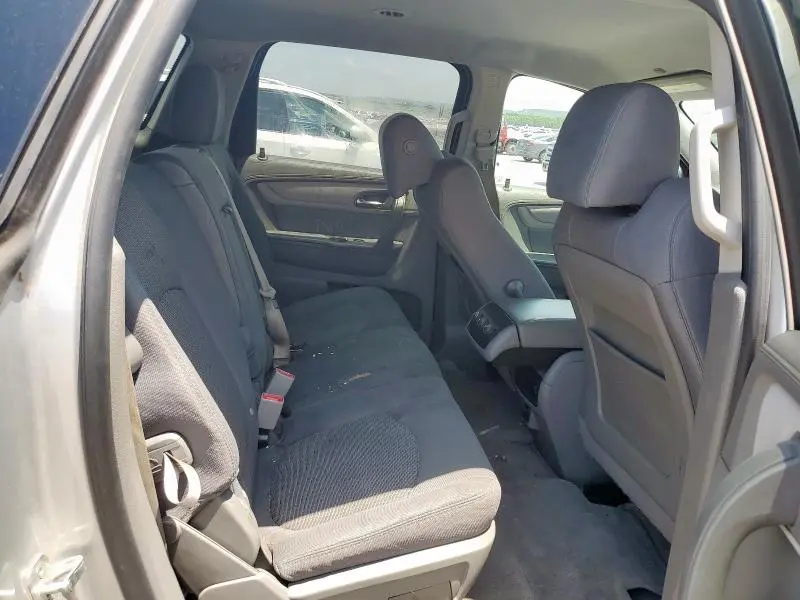 2014 CHEVROLET TRAVERSE LS  