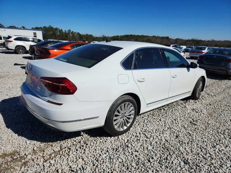 2017 VOLKSWAGEN PASSAT SE  