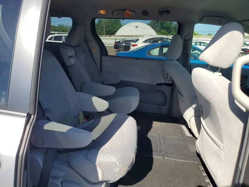 2011 TOYOTA SIENNA LE  