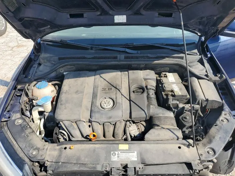 2011 VOLKSWAGEN JETTA SE  