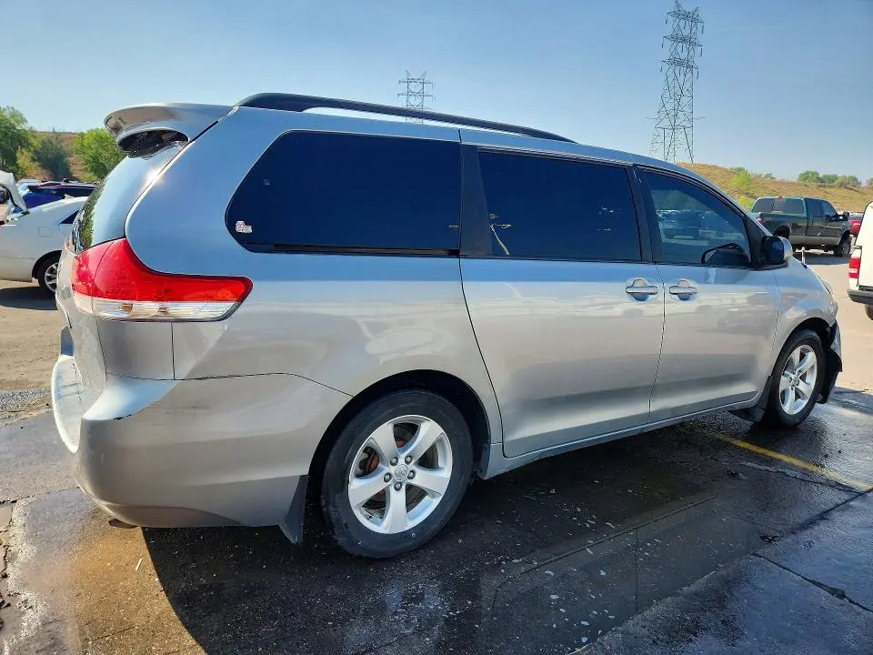2013 TOYOTA SIENNA LE  