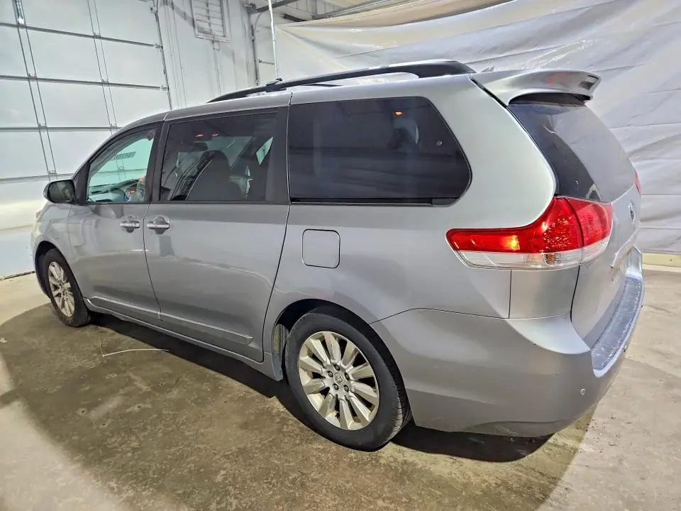 2013 TOYOTA SIENNA LIMITED 7-PASSENGER  