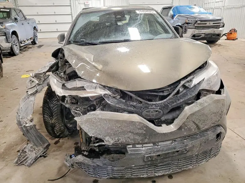 2021 TOYOTA C-HR XLE  