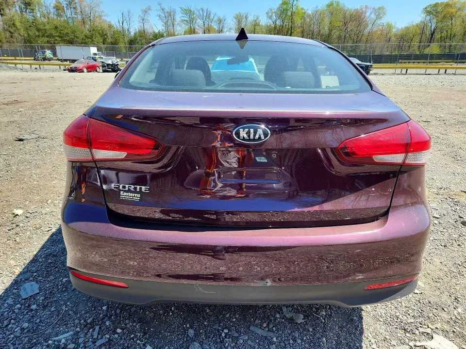 2018 KIA FORTE LX  