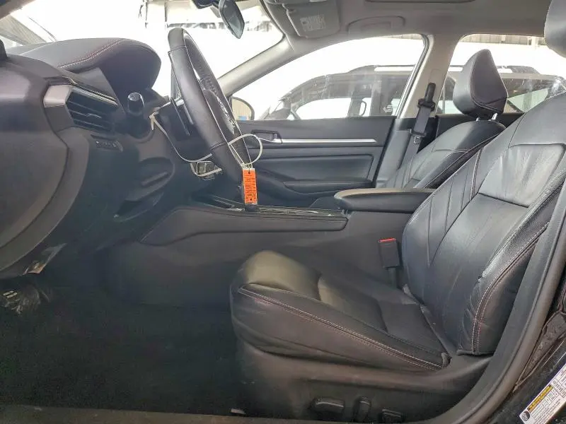 2024 NISSAN ALTIMA SR  