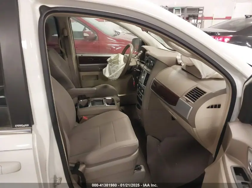 2010 CHRYSLER TOWN & COUNTRY TOURING
