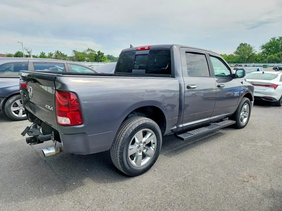 2018 RAM 1500 SLT  