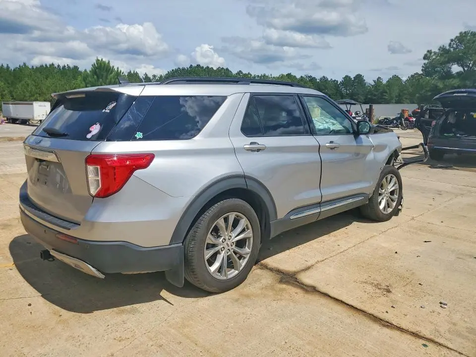 2022 FORD EXPLORER XLT  
