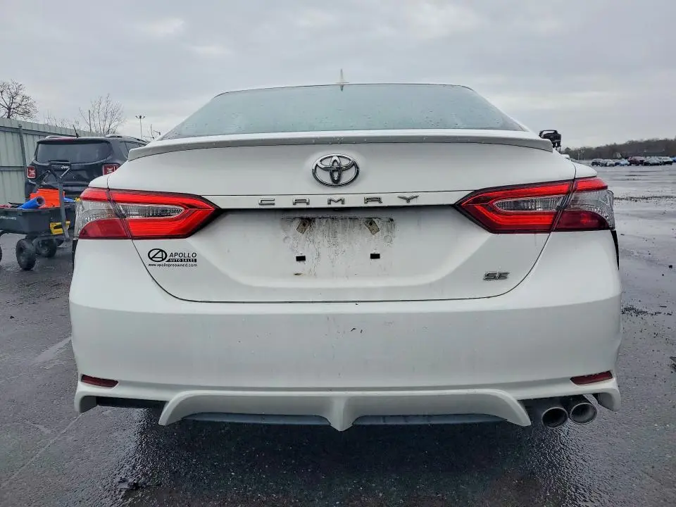 2019 TOYOTA CAMRY SE  
