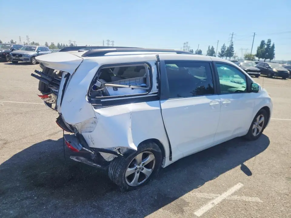 2014 TOYOTA SIENNA LE 8-PASSENGER  