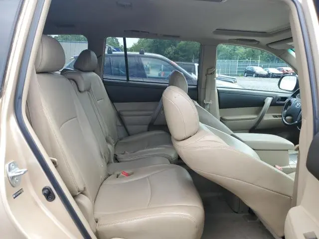 2010 TOYOTA HIGHLANDER SE  
