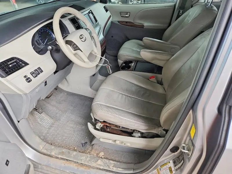 2011 TOYOTA SIENNA XLE 7-PASSENGER  