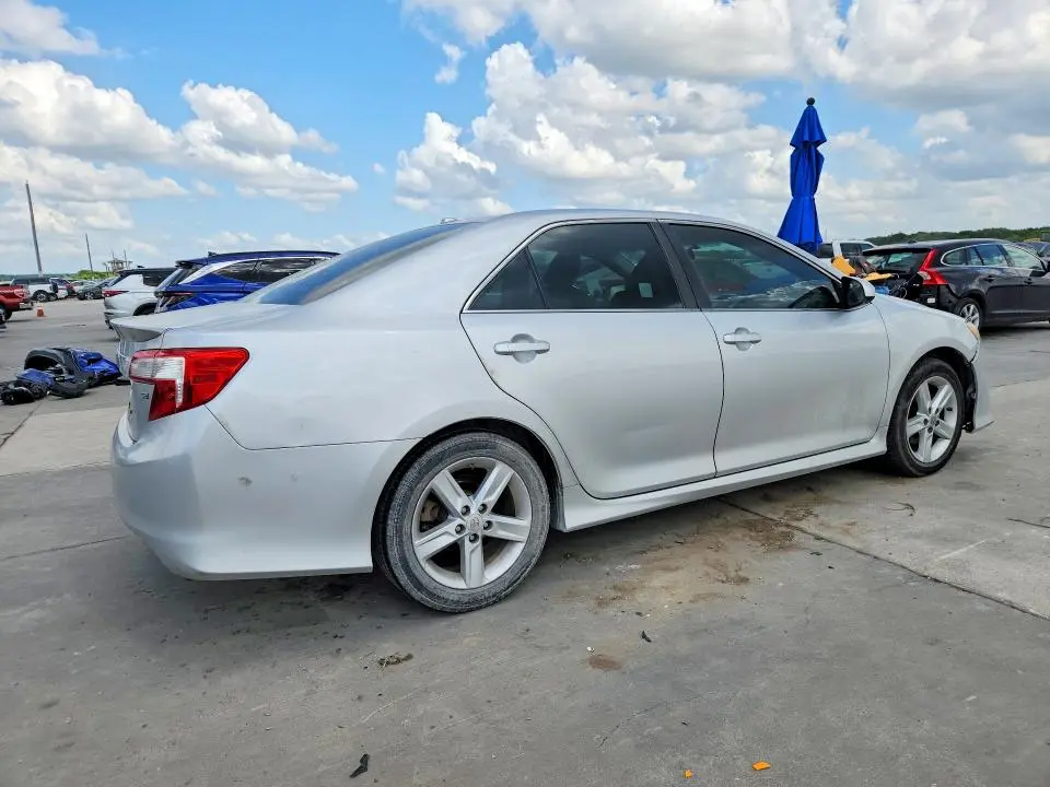 2013 TOYOTA CAMRY SE  