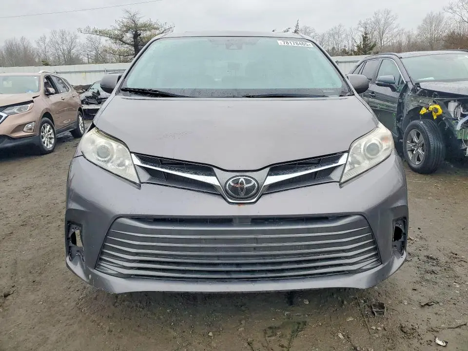 2020 TOYOTA SIENNA XLE 8-PASSENGER  