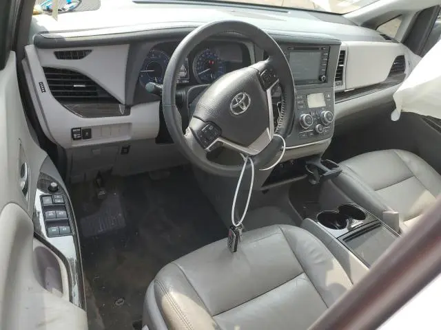 2018 TOYOTA SIENNA XLE  