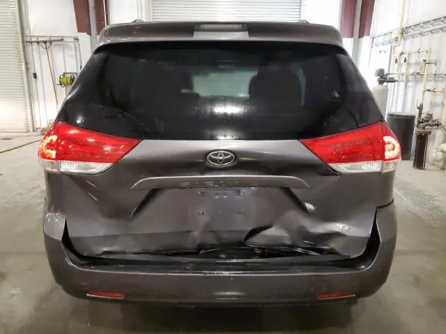 2013 TOYOTA SIENNA LE  