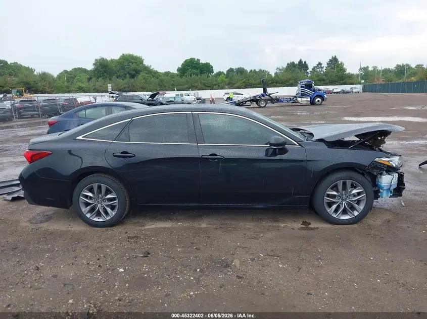2019 TOYOTA AVALON XLE