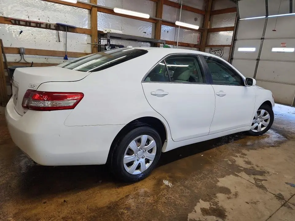 2011 TOYOTA CAMRY LE  