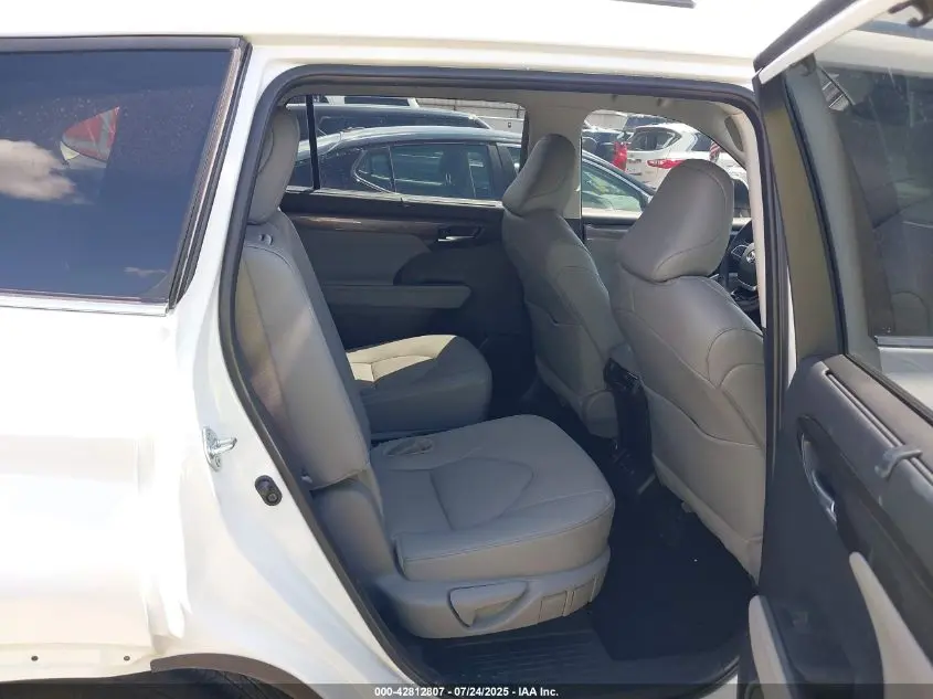 2024 TOYOTA HIGHLANDER PLATINUM