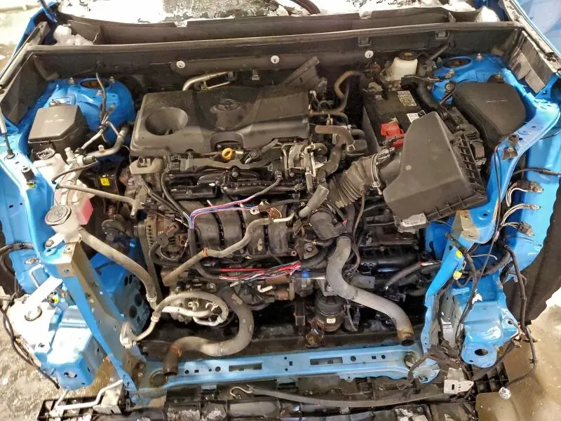 2021 TOYOTA RAV4 XLE  