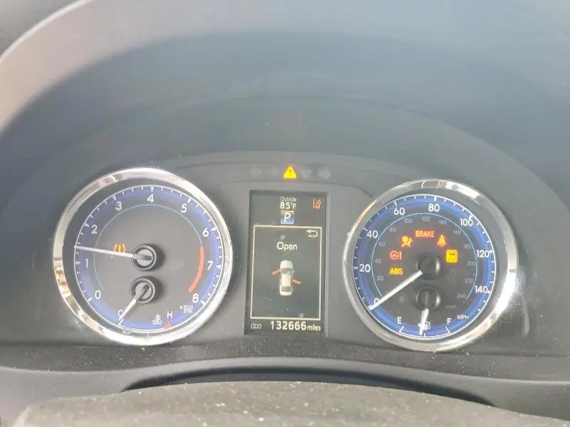 2018 TOYOTA COROLLA SE  