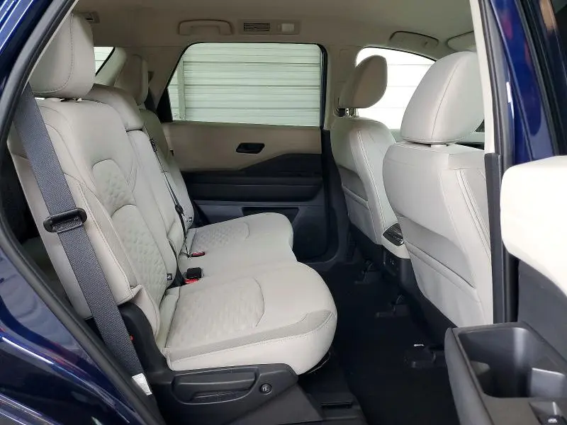 2023 NISSAN PATHFINDER SV  