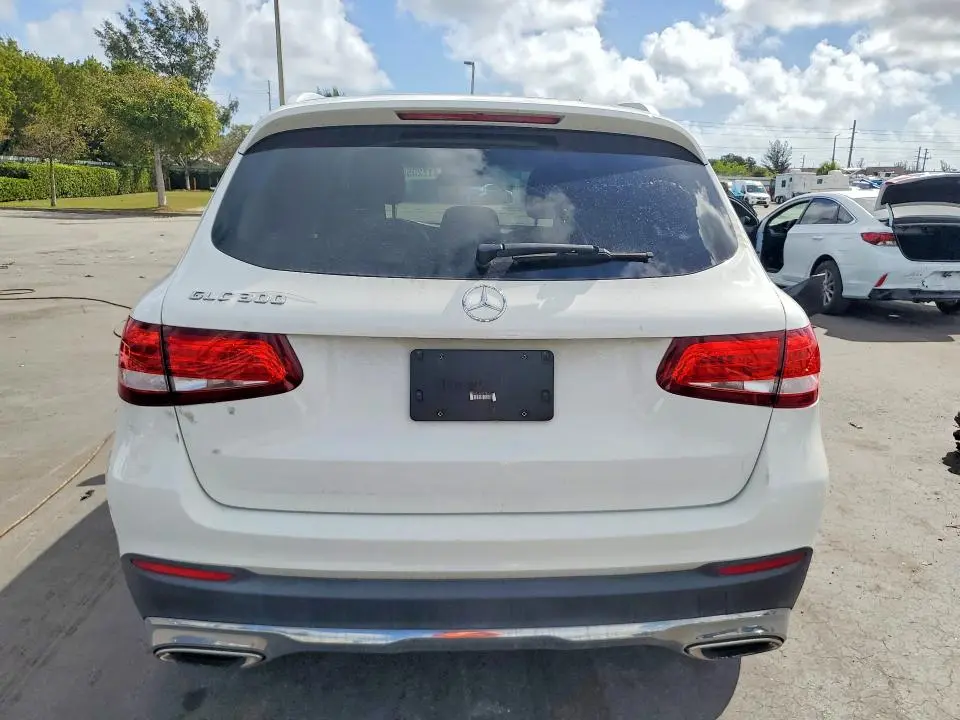 2018 MERCEDES-BENZ GLC 300  