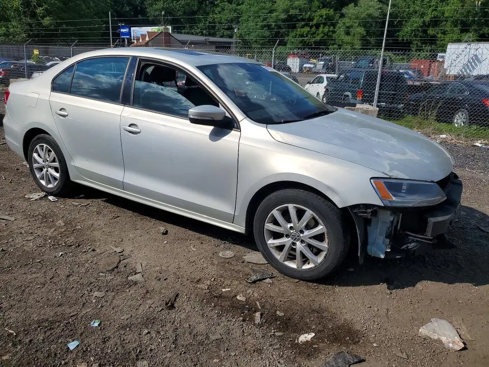 2011 VOLKSWAGEN JETTA SE  