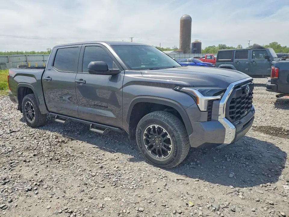 2025 TOYOTA TUNDRA SR5  