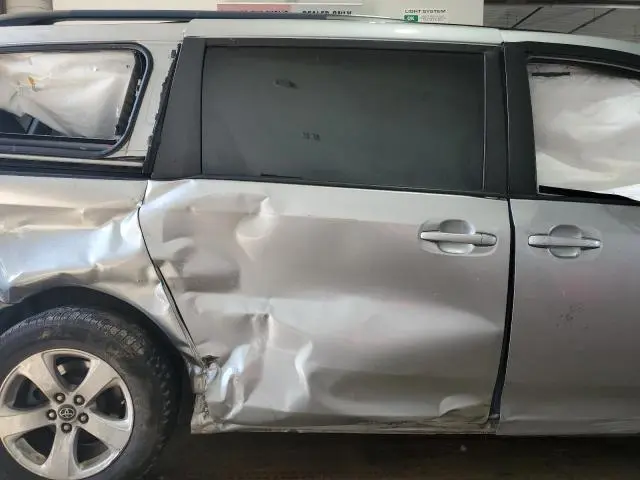 2020 TOYOTA SIENNA LE  
