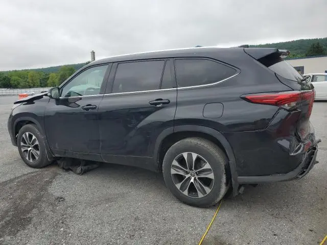 2021 TOYOTA HIGHLANDER XLE  