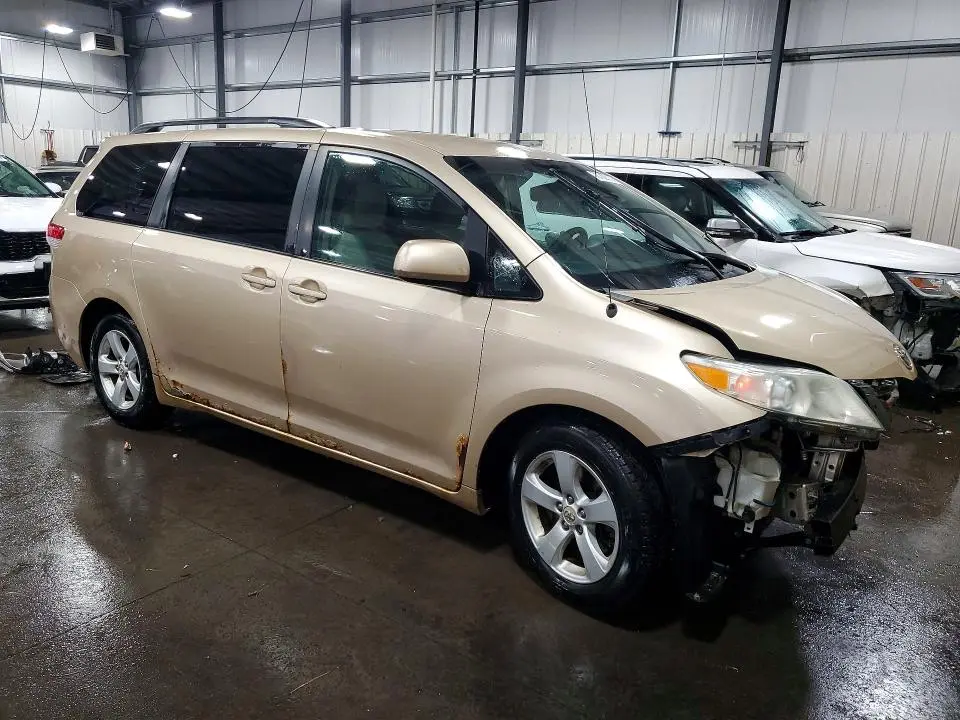 2011 TOYOTA SIENNA LE 8-PASSENGER  