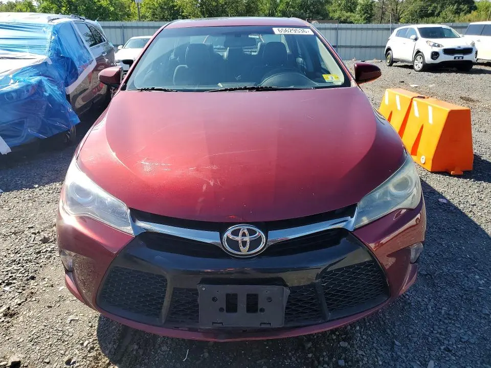 2016 TOYOTA CAMRY SE  