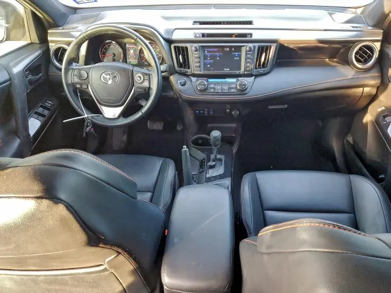 2016 TOYOTA RAV4 SE  