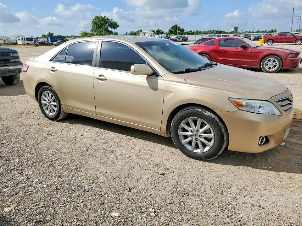 2011 TOYOTA CAMRY XLE  