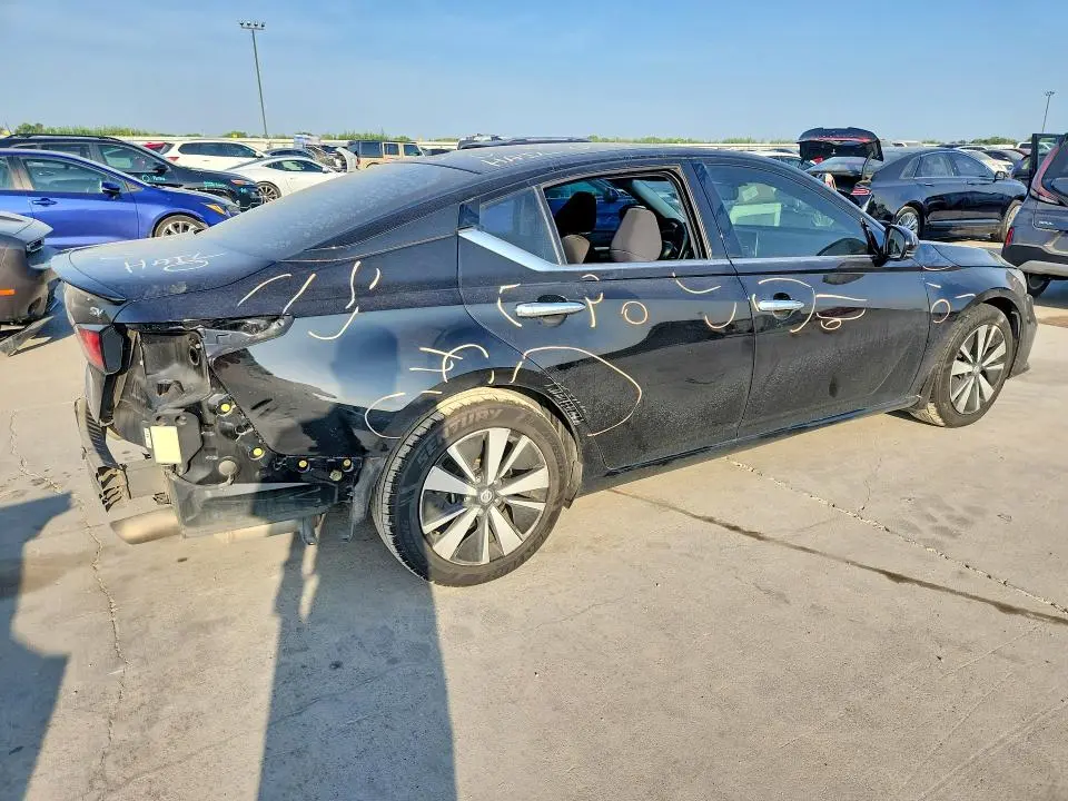 2019 NISSAN ALTIMA SV  