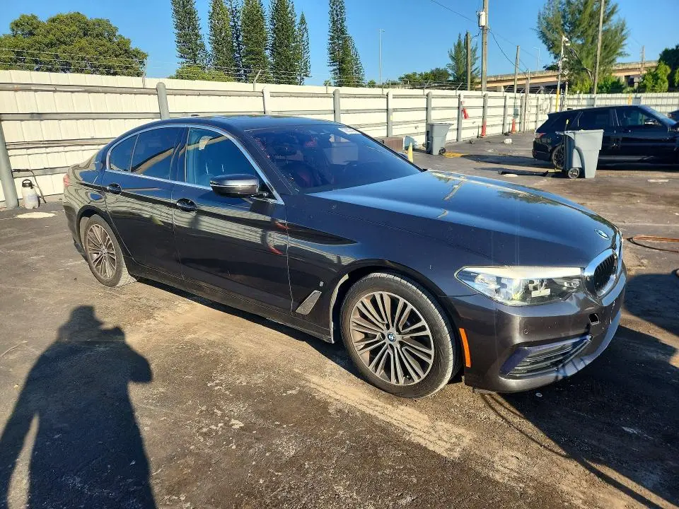 2019 BMW 530E   
