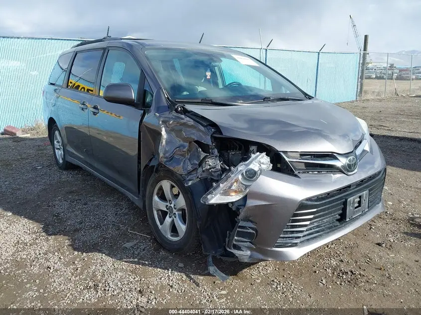 2019 TOYOTA SIENNA LE 8 PASSENGER