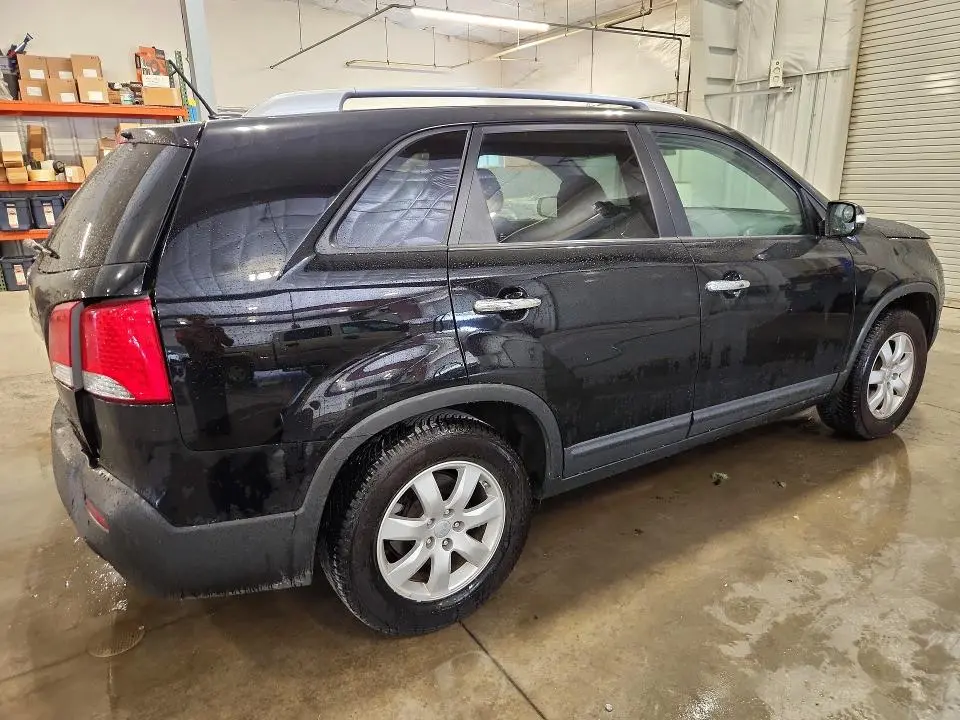 2013 KIA SORENTO LX  