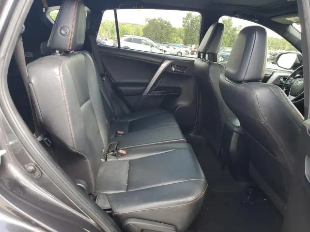 2016 TOYOTA RAV4 SE  