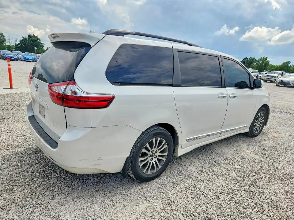 2019 TOYOTA SIENNA XLE 8-PASSENGER  